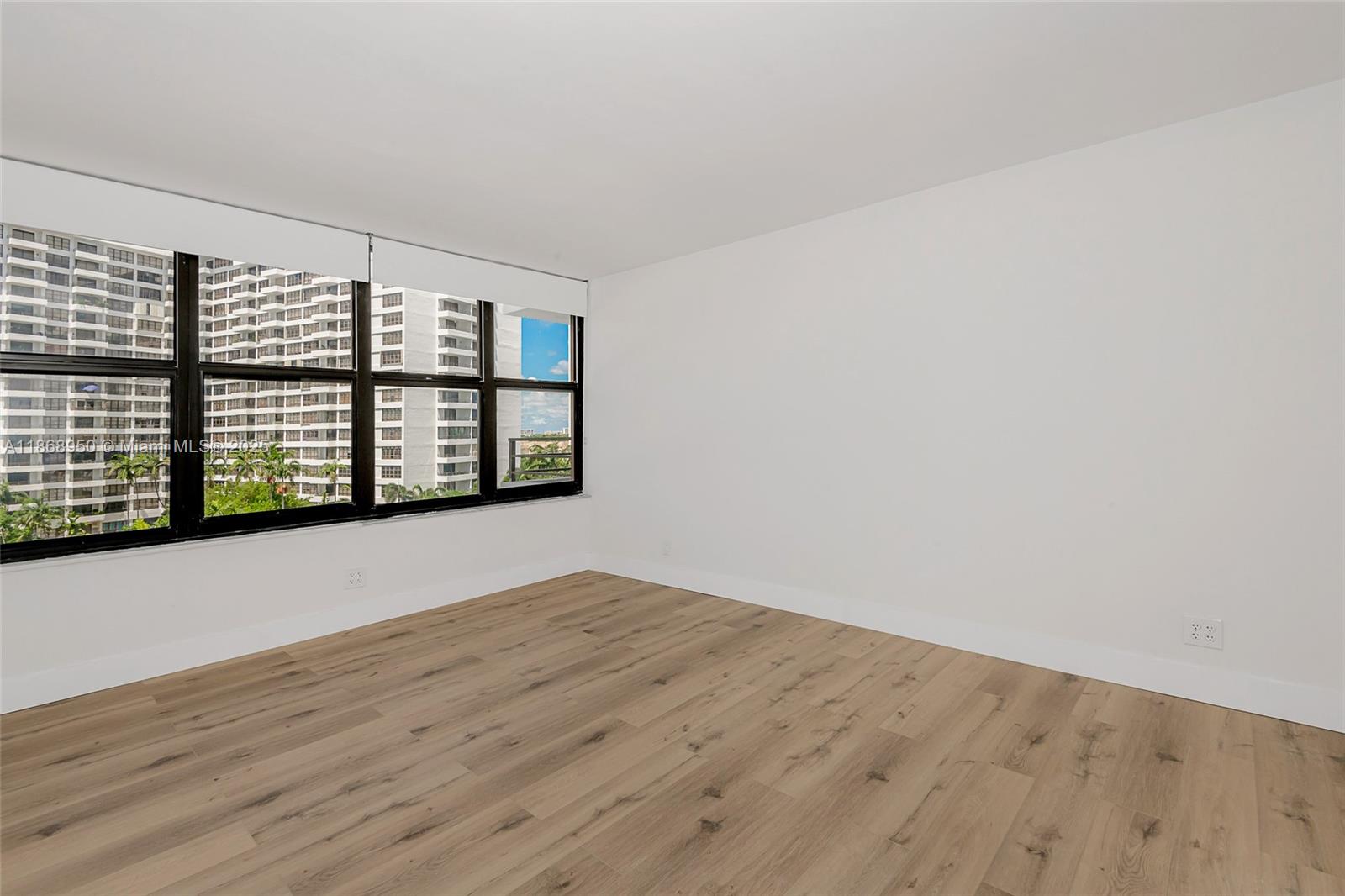 2500 Parkview Dr # 821