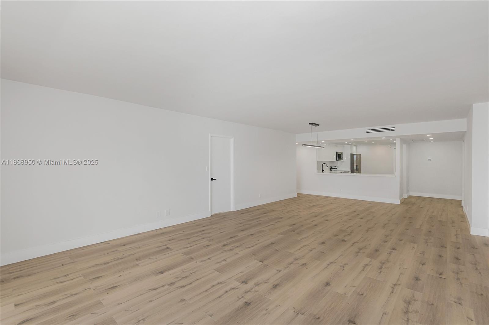 2500 Parkview Dr # 821