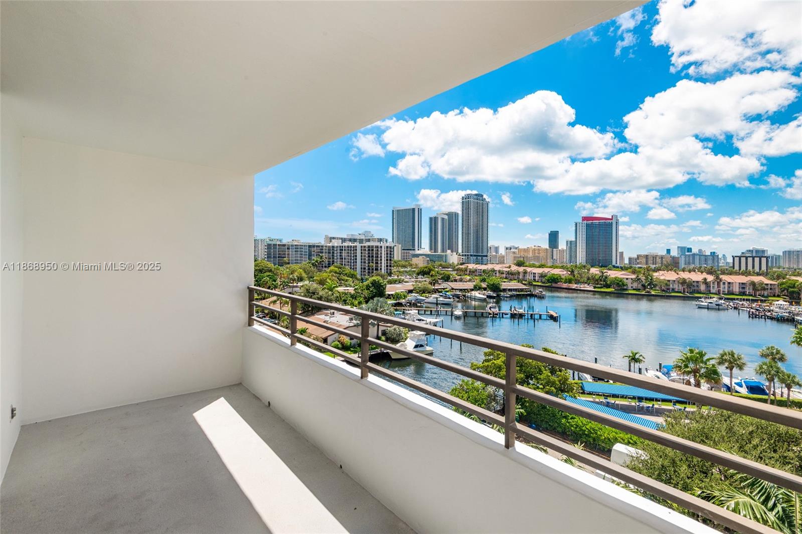2500 Parkview Dr # 821