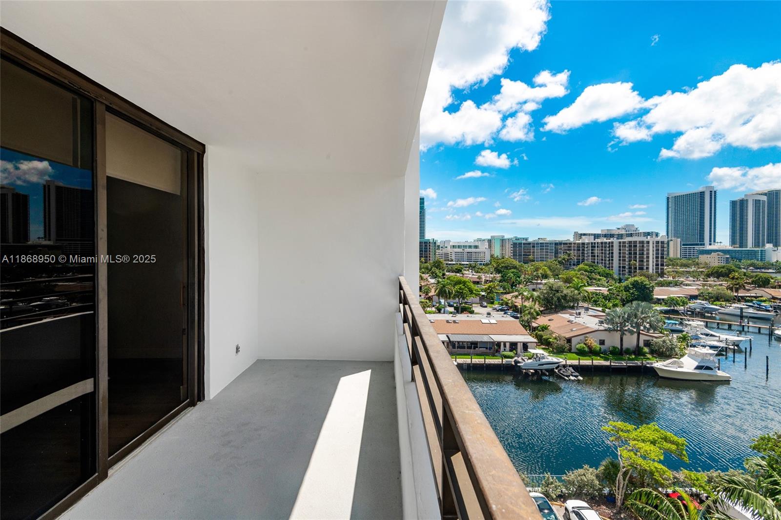2500 Parkview Dr # 821