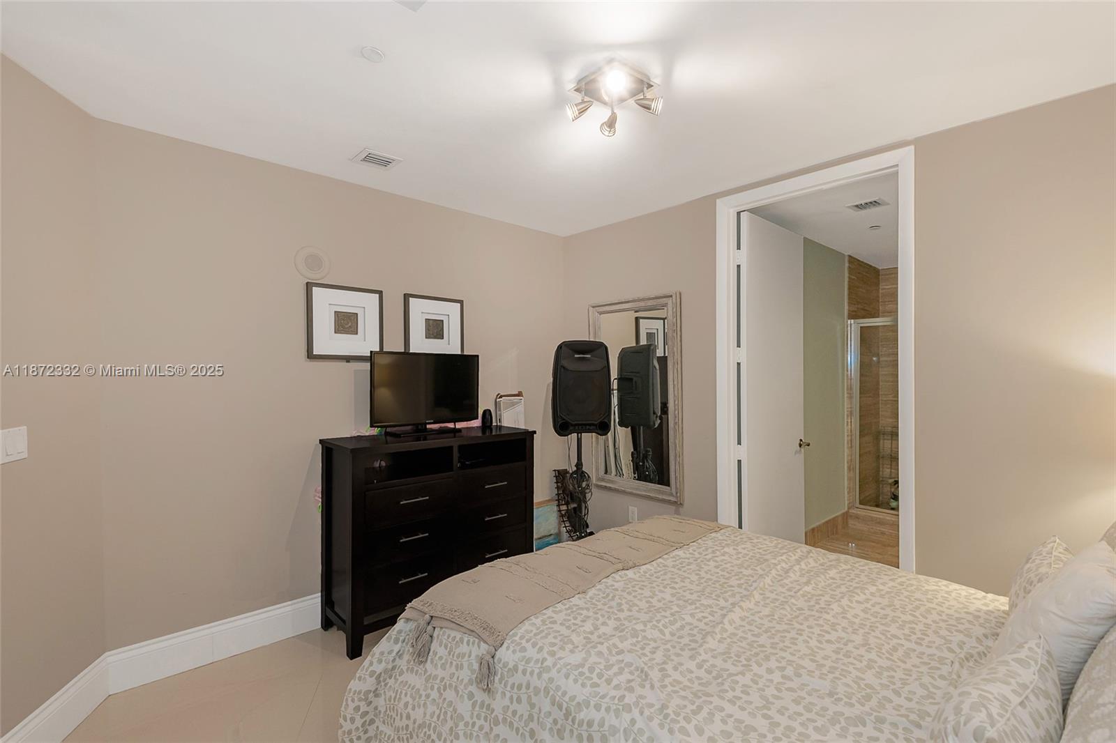 16001 Collins Ave # 2903