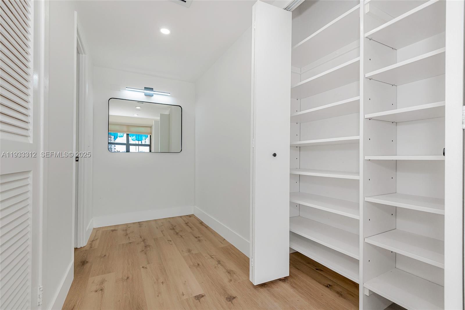 2500 Parkview Dr # 821