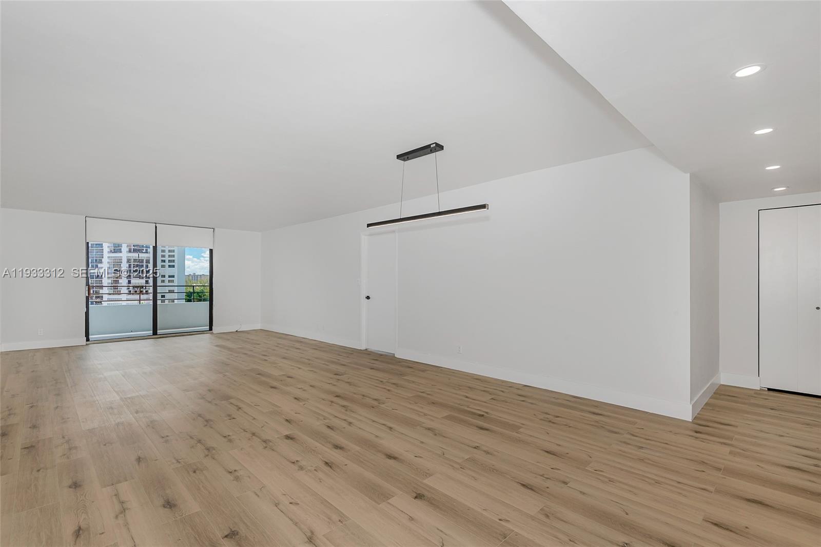 2500 Parkview Dr # 821