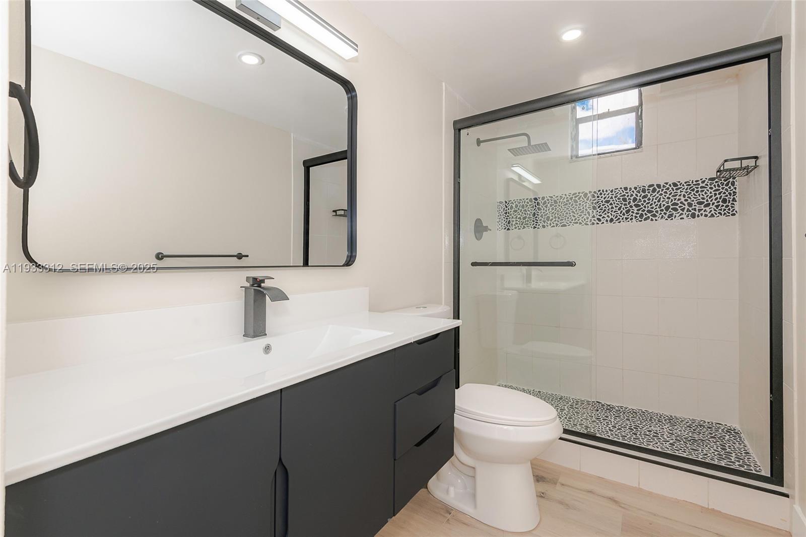 2500 Parkview Dr # 821