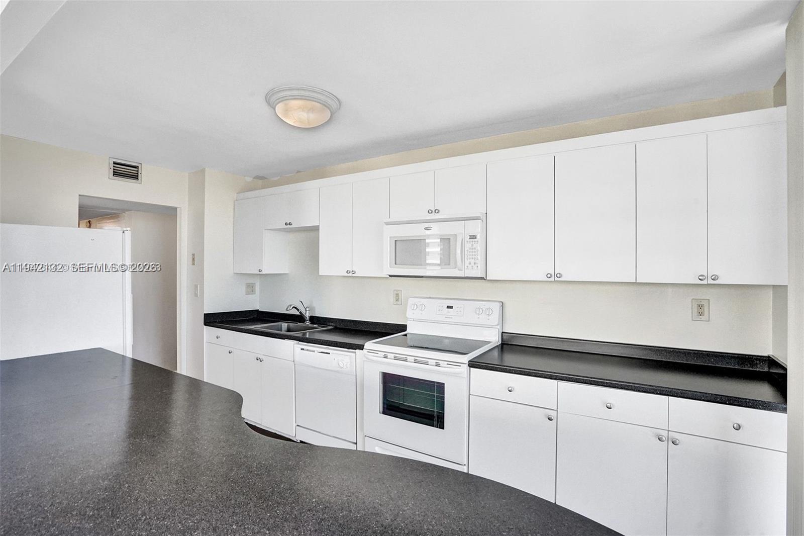 600 NE 36th St # 1423