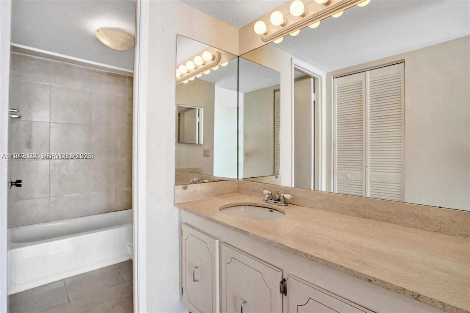 600 NE 36th St # 1423