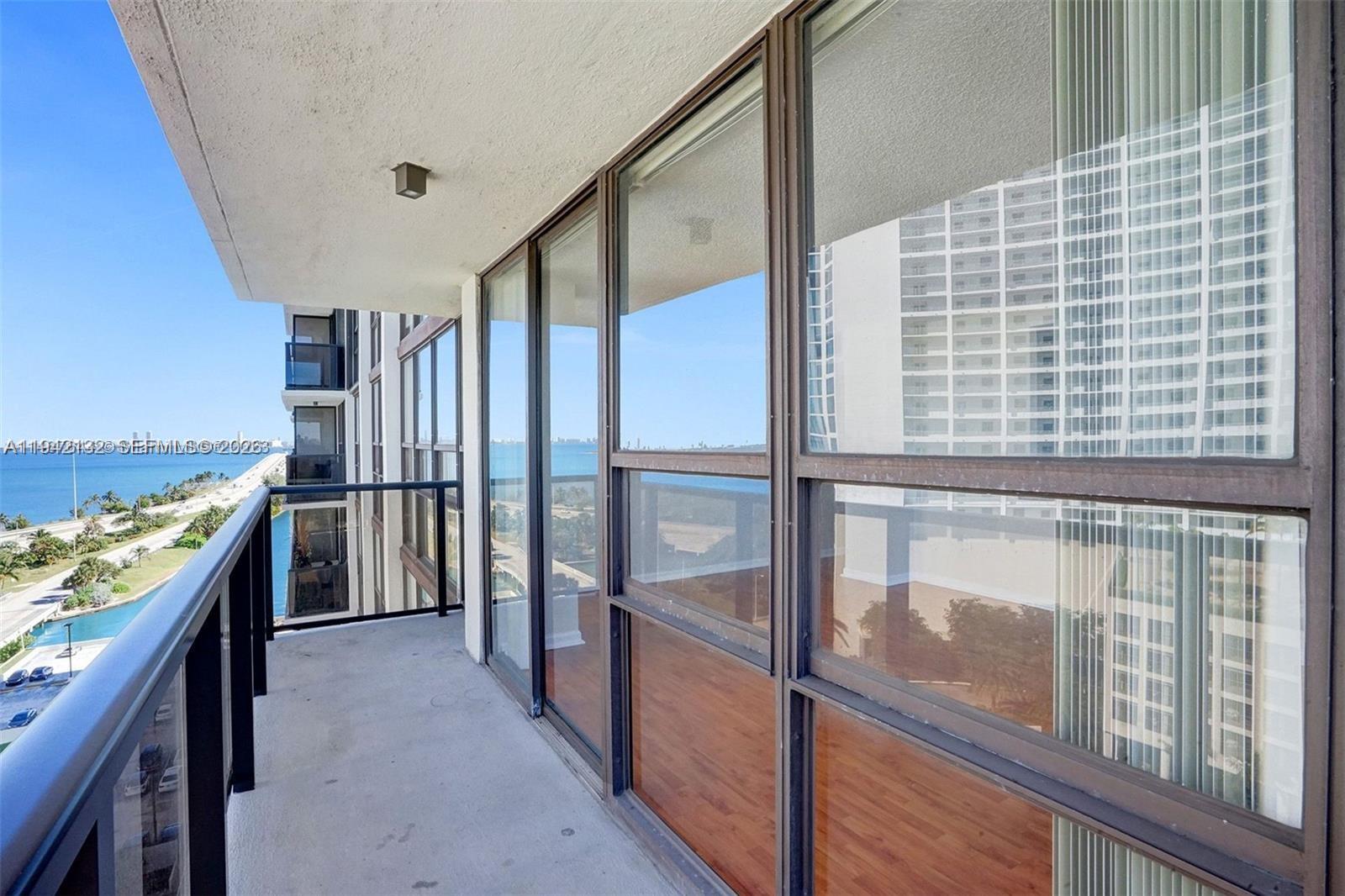 600 NE 36th St # 1423