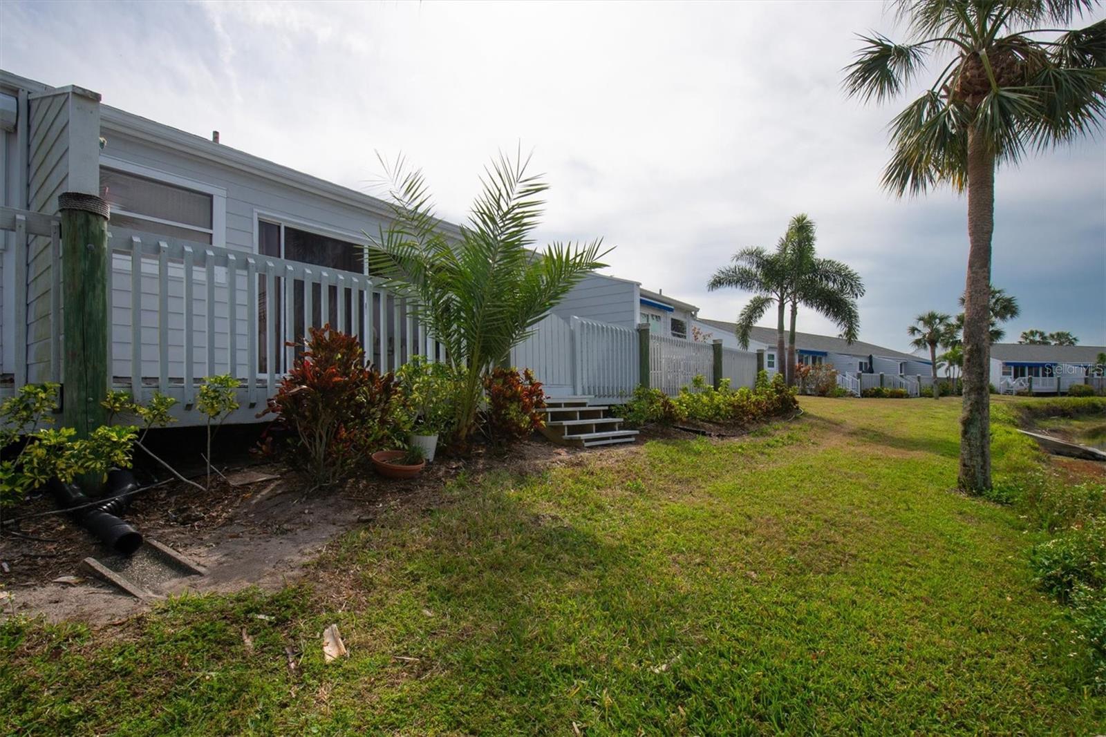 834 WATERSIDE LN #834