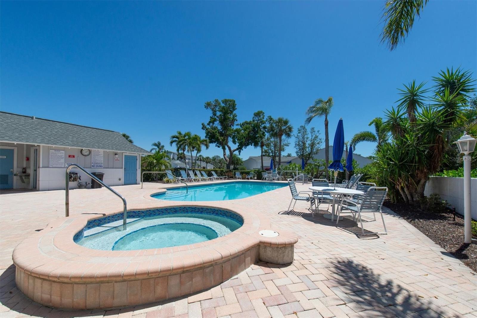 801 WATERSIDE LN