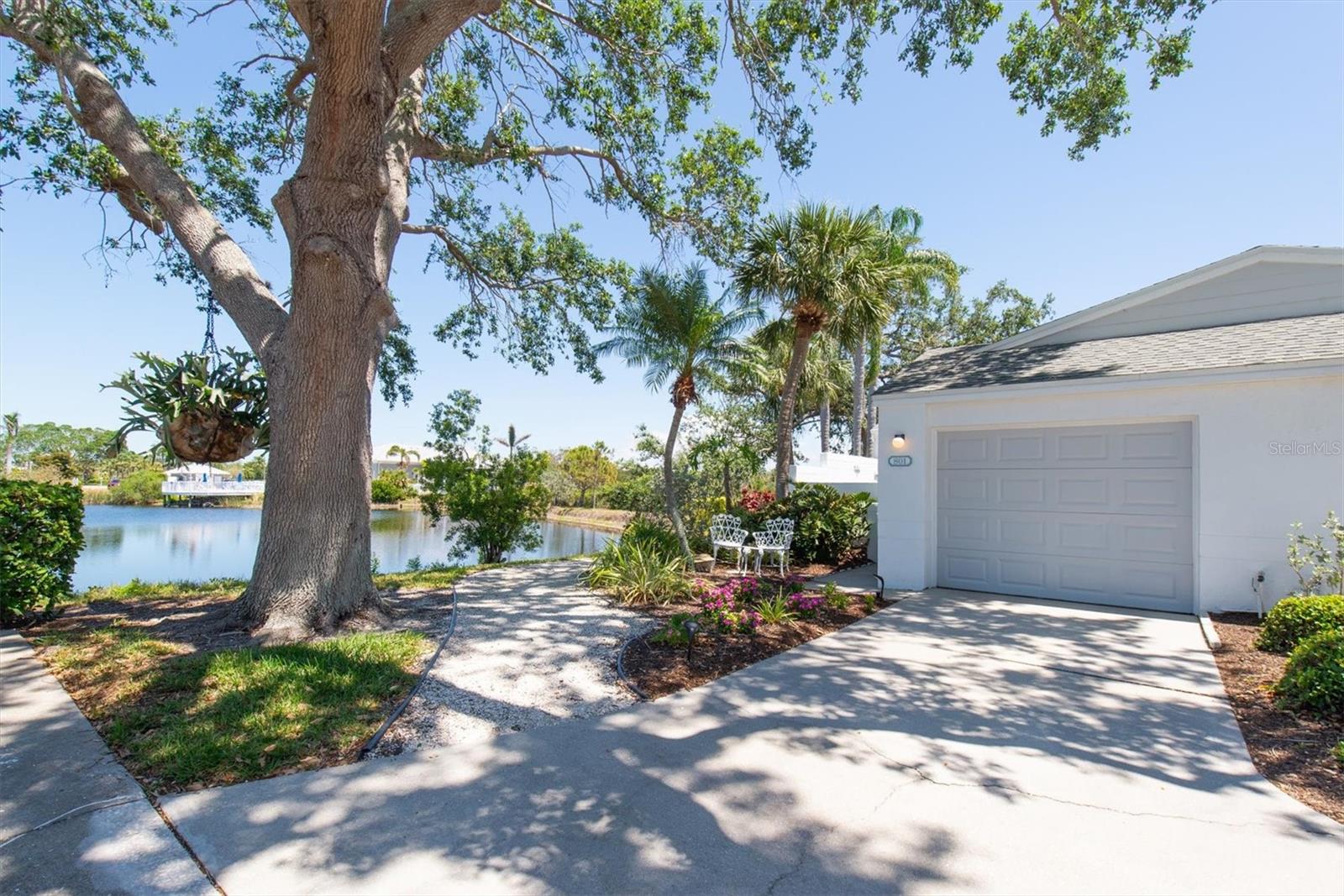 801 WATERSIDE LN