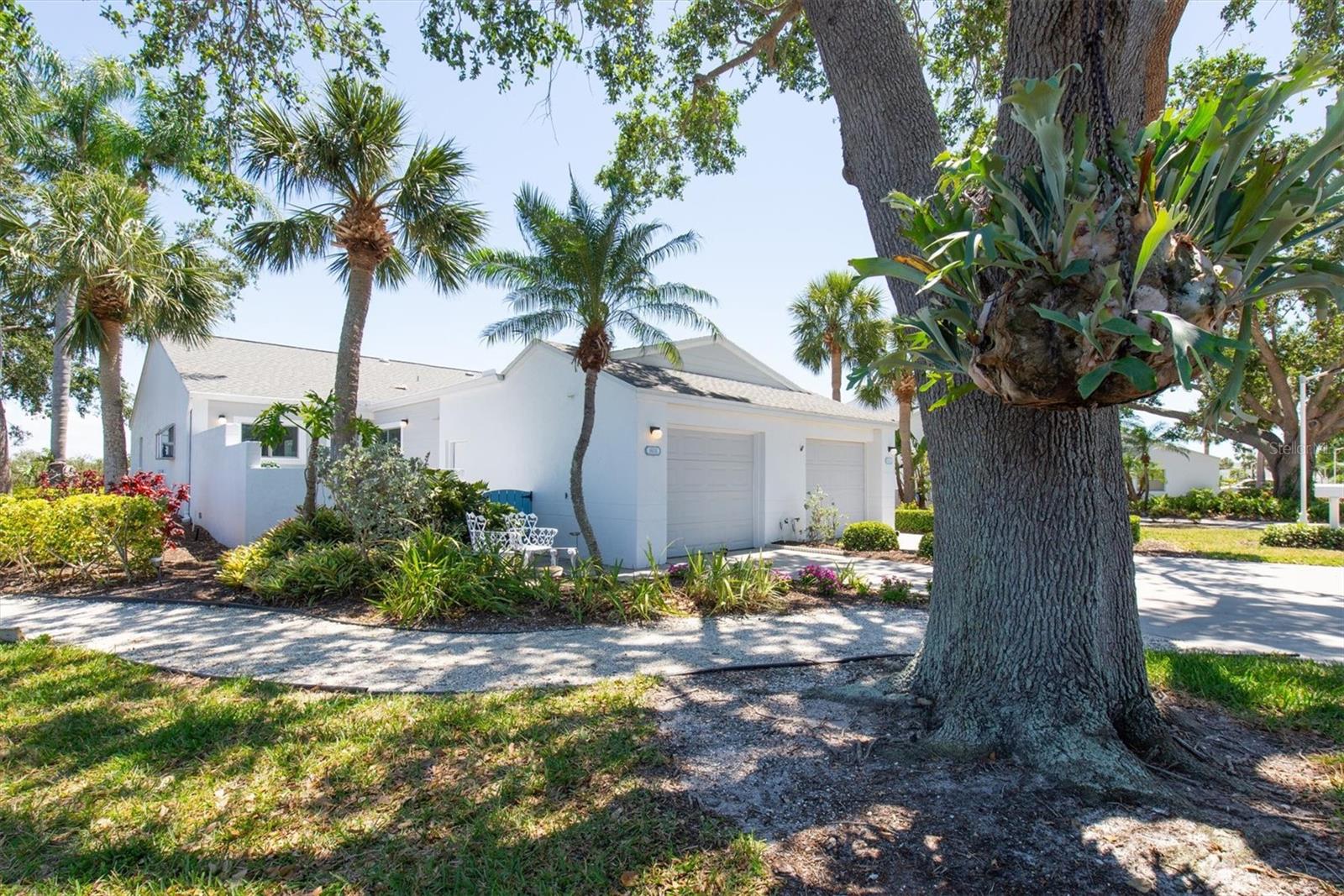 801 WATERSIDE LN