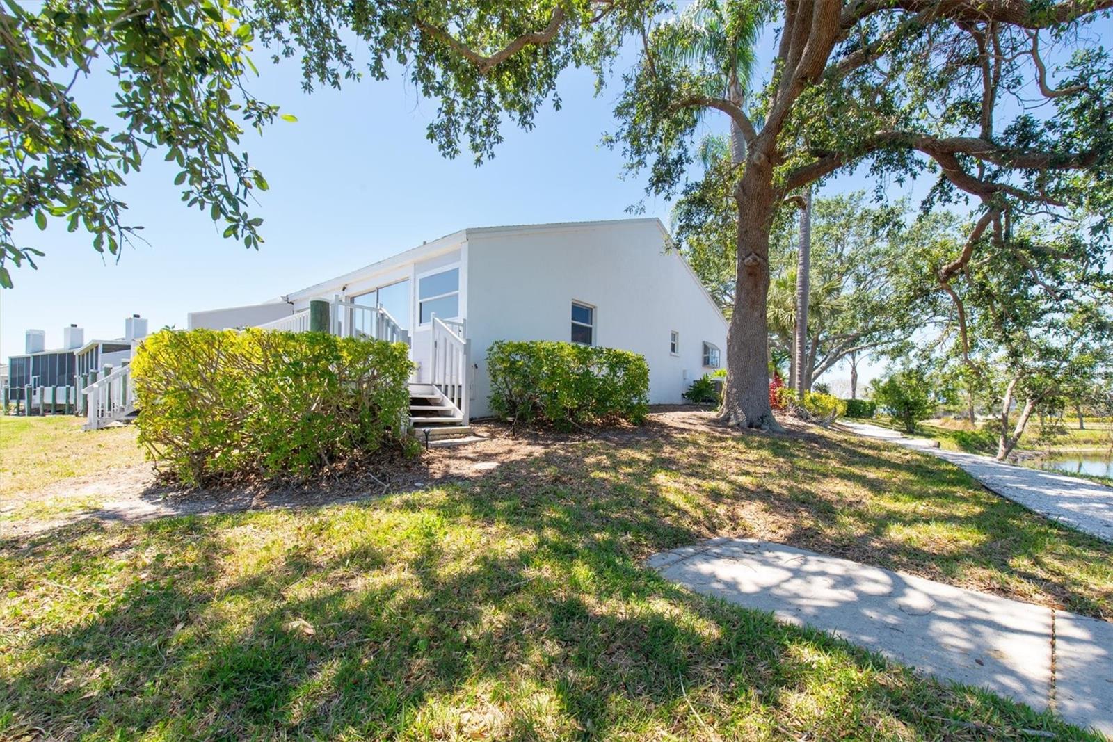 801 WATERSIDE LN