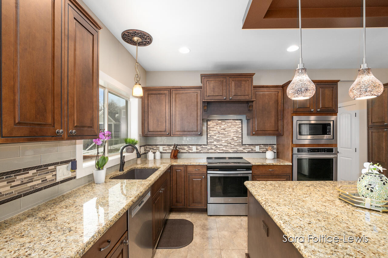 553 Stonebridge Court
