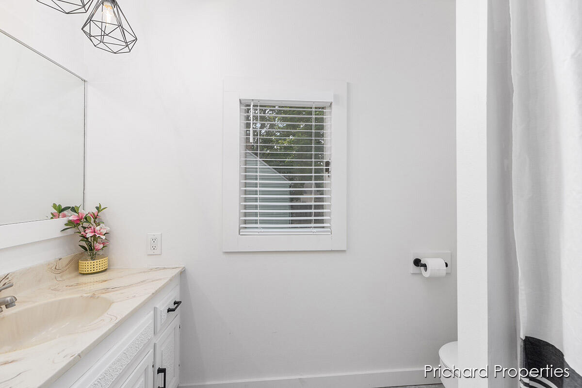 2207 Collingwood Avenue SW