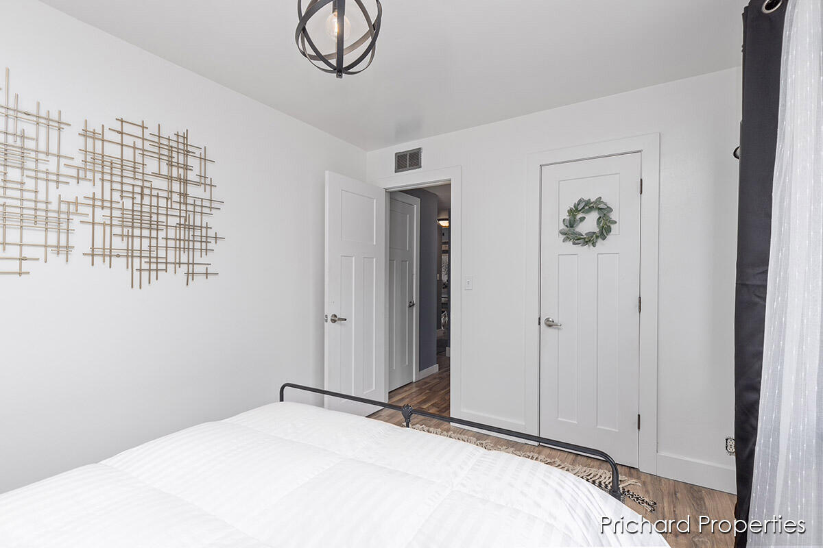 2207 Collingwood Avenue SW