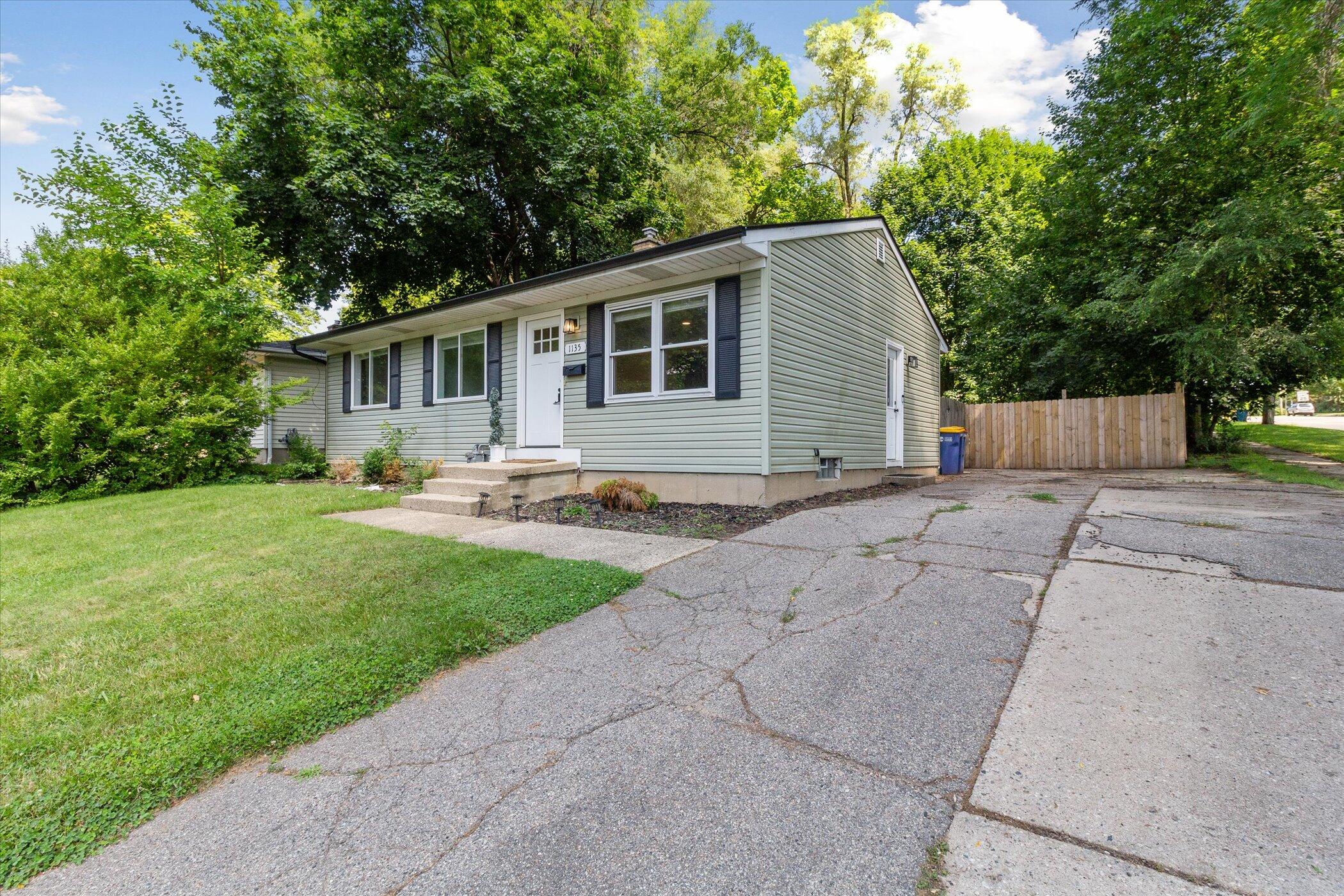 1135 Kentwood Street NE