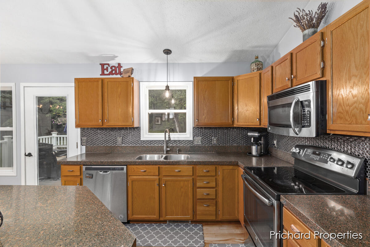 1441 Hollow Ridge Drive NE