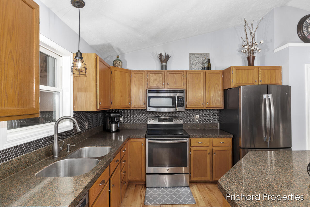 1441 Hollow Ridge Drive NE