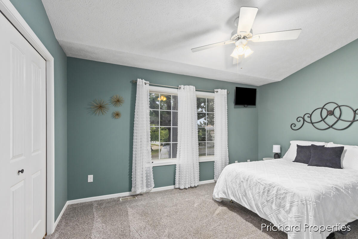 1441 Hollow Ridge Drive NE