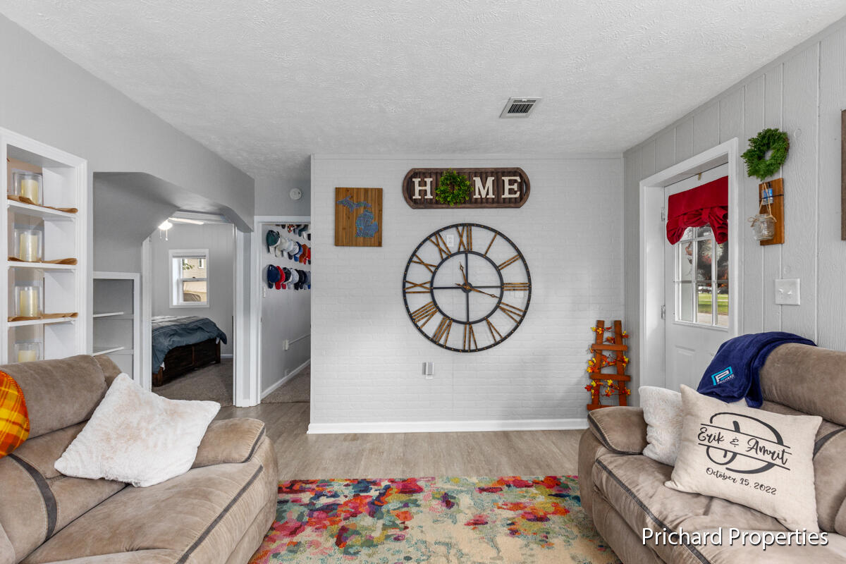 2405 Woodward Avenue SW