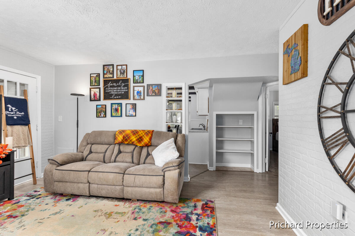 2405 Woodward Avenue SW