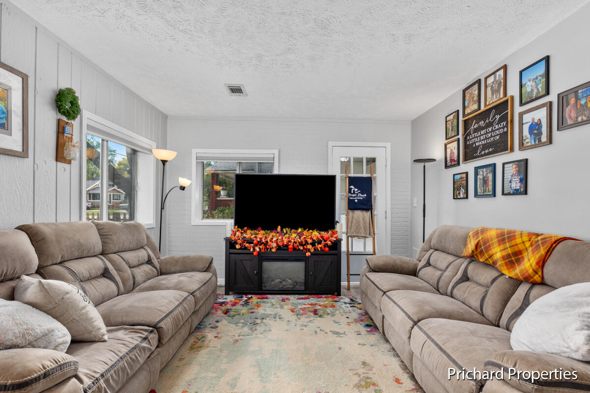 2405 Woodward Avenue SW