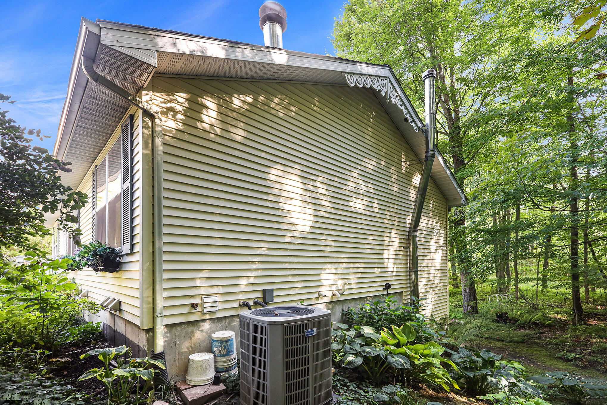 10050 Walander Street NE