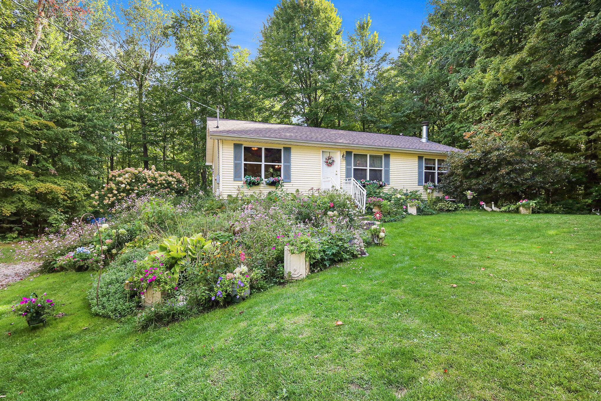 10050 Walander Street NE