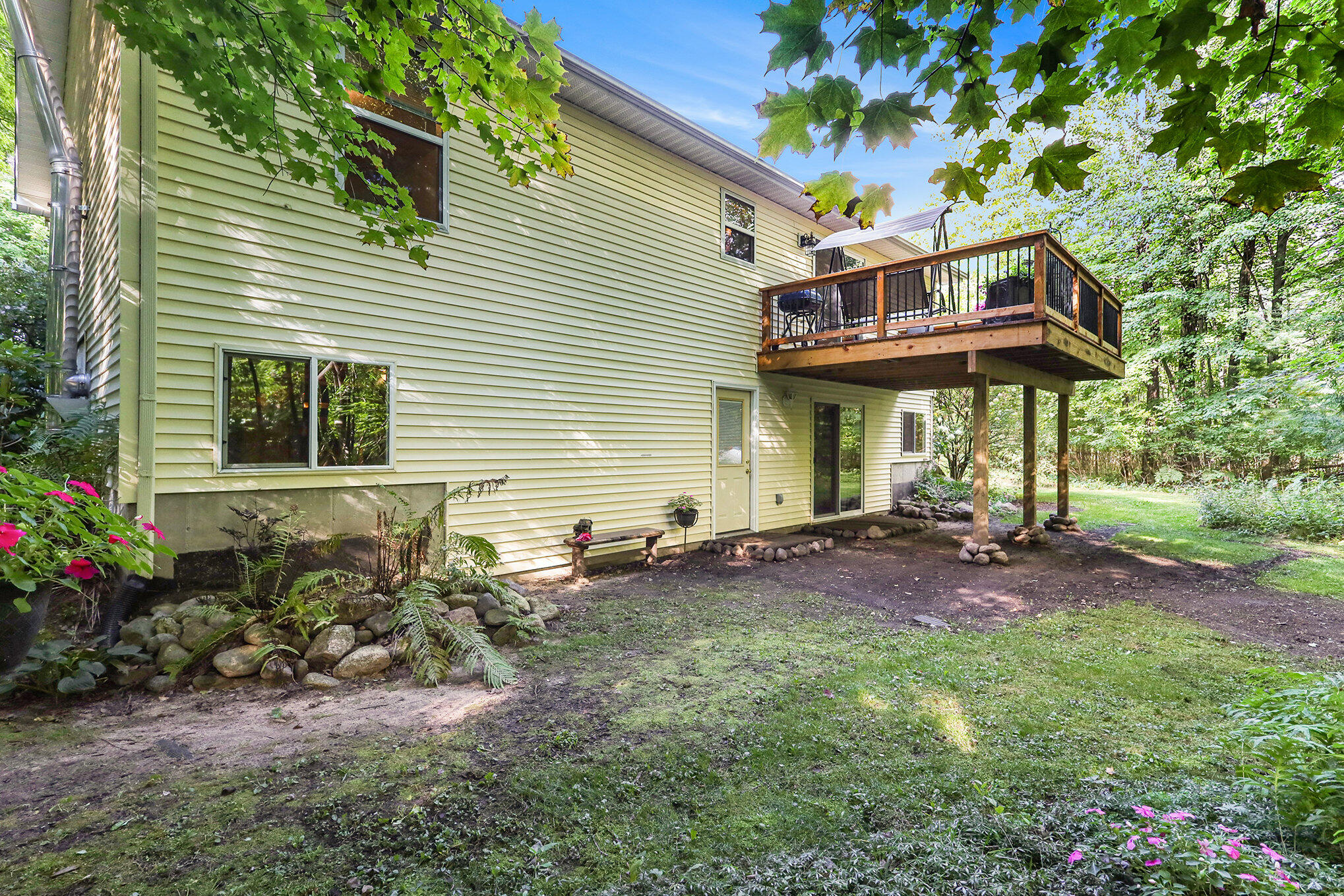 10050 Walander Street NE