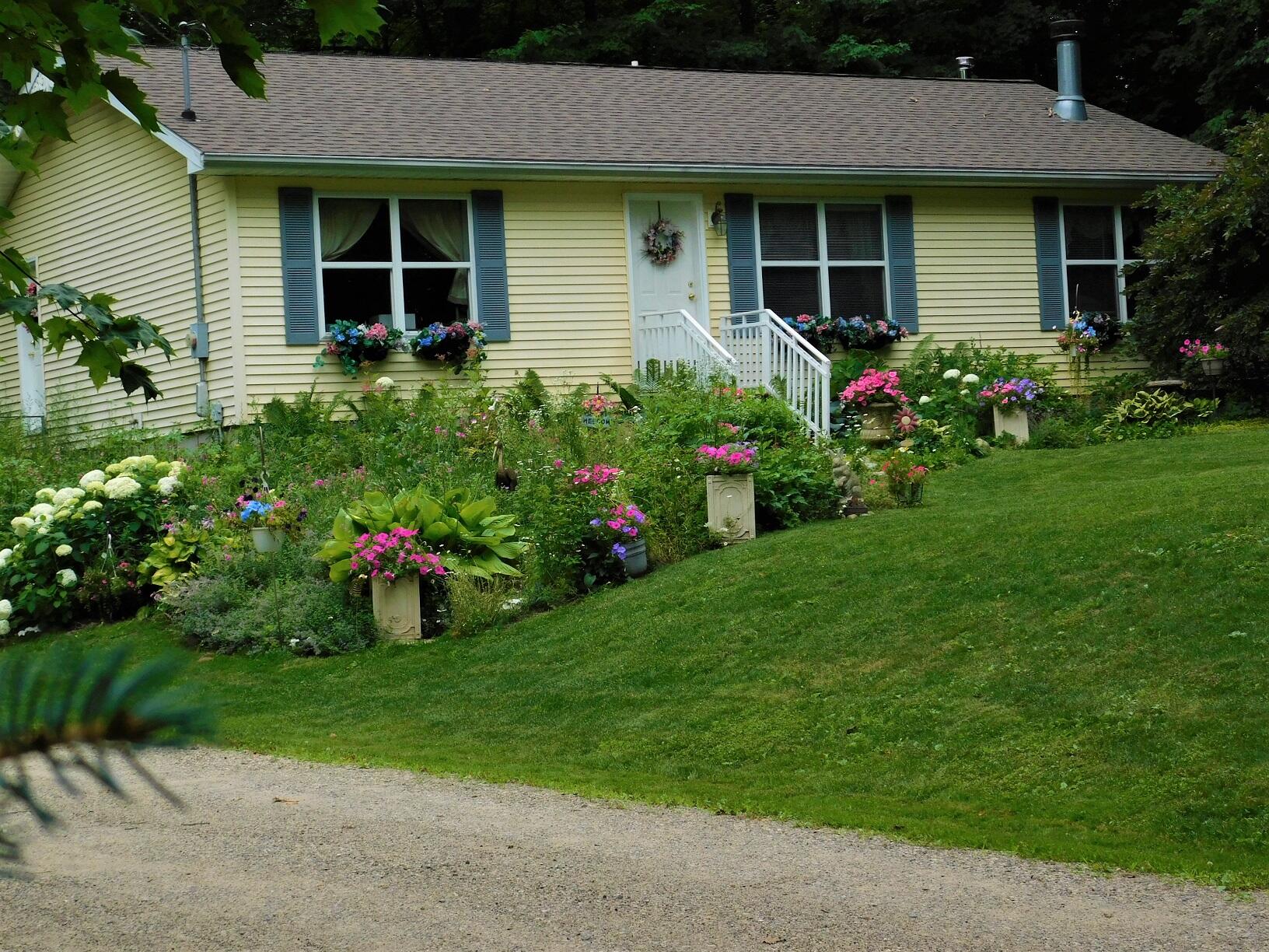 10050 Walander Street NE