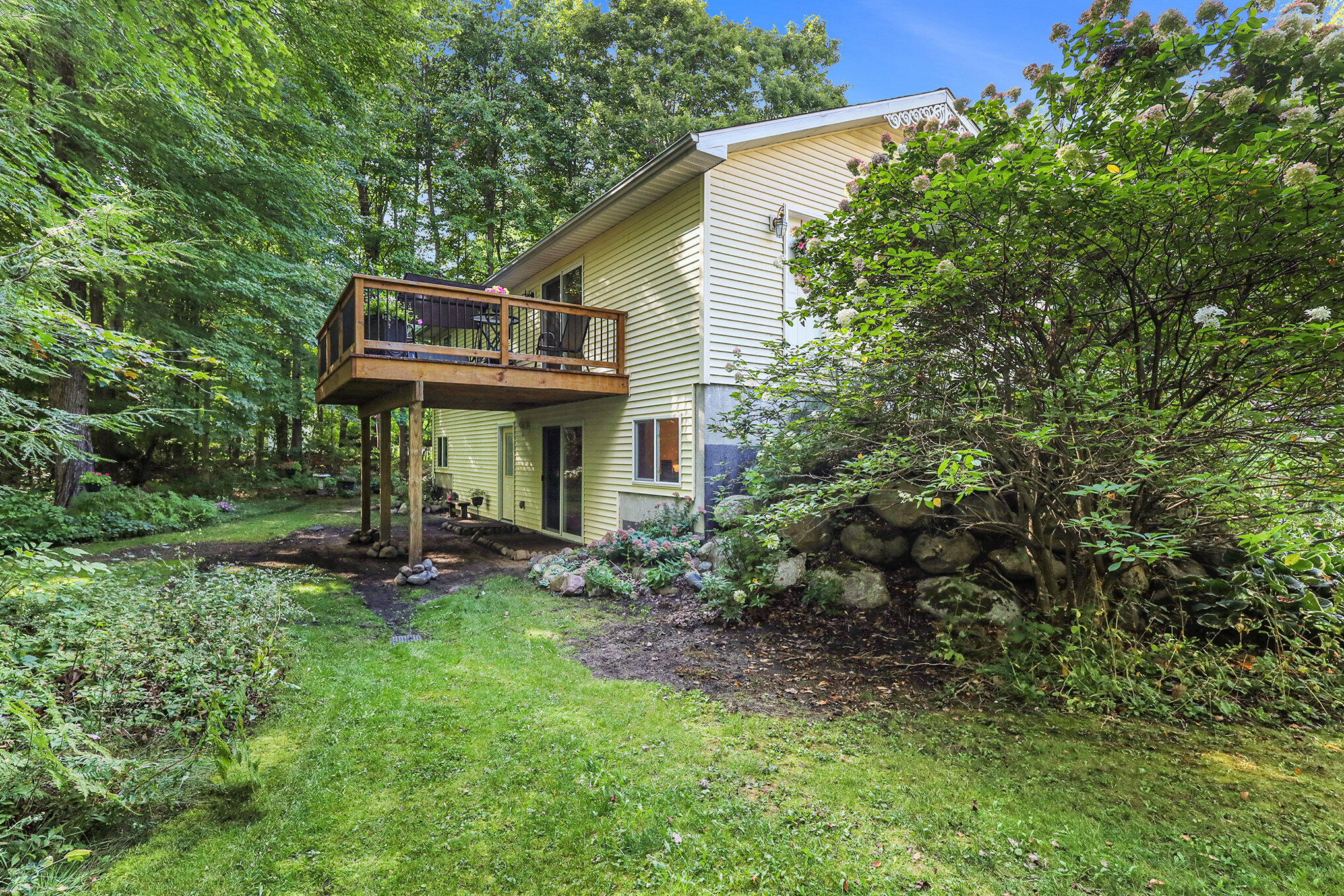 10050 Walander Street NE