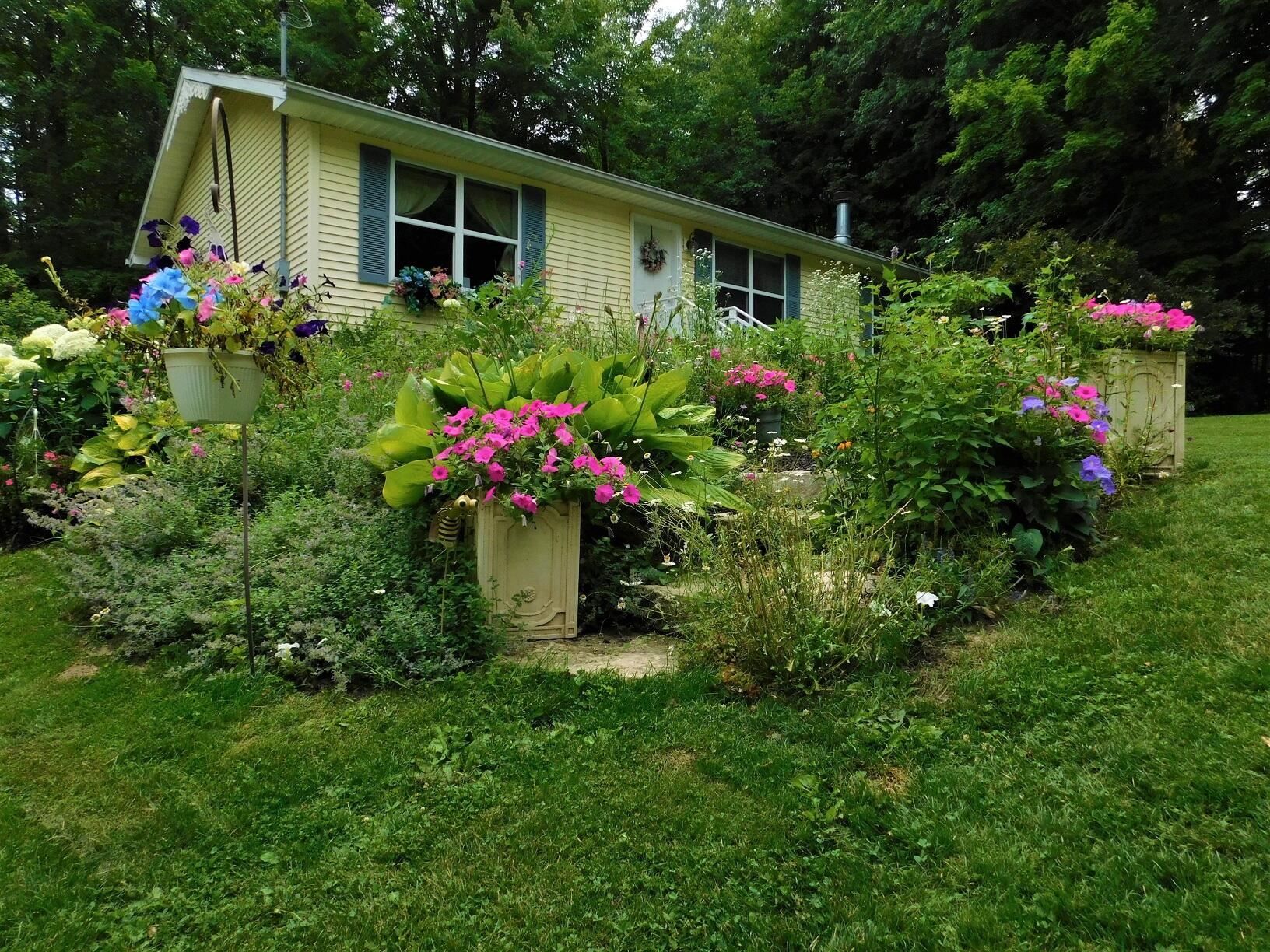 10050 Walander Street NE