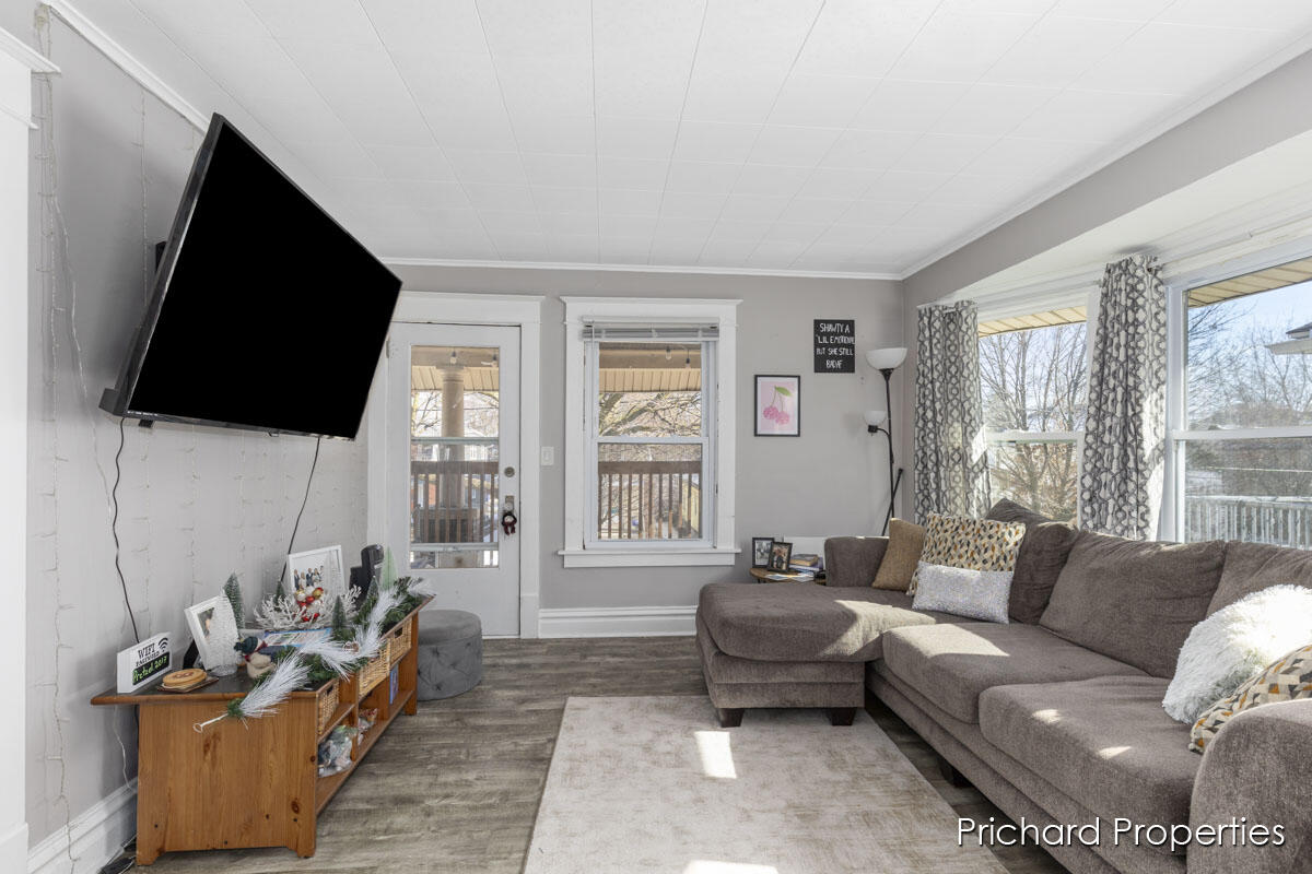 1539 Quarry Avenue NW