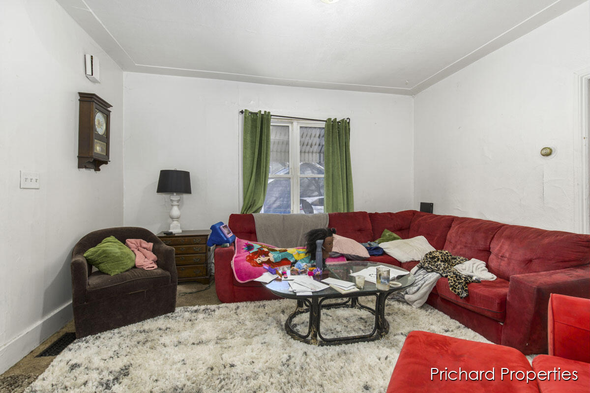 852 Eleventh Street NW