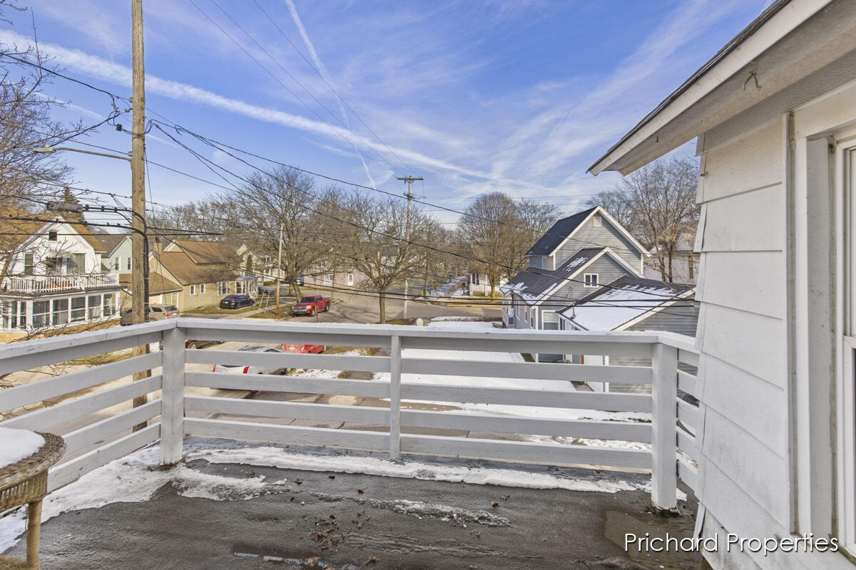 852 Eleventh Street NW