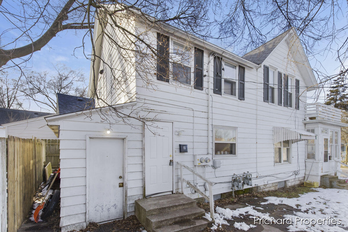 852 Eleventh Street NW