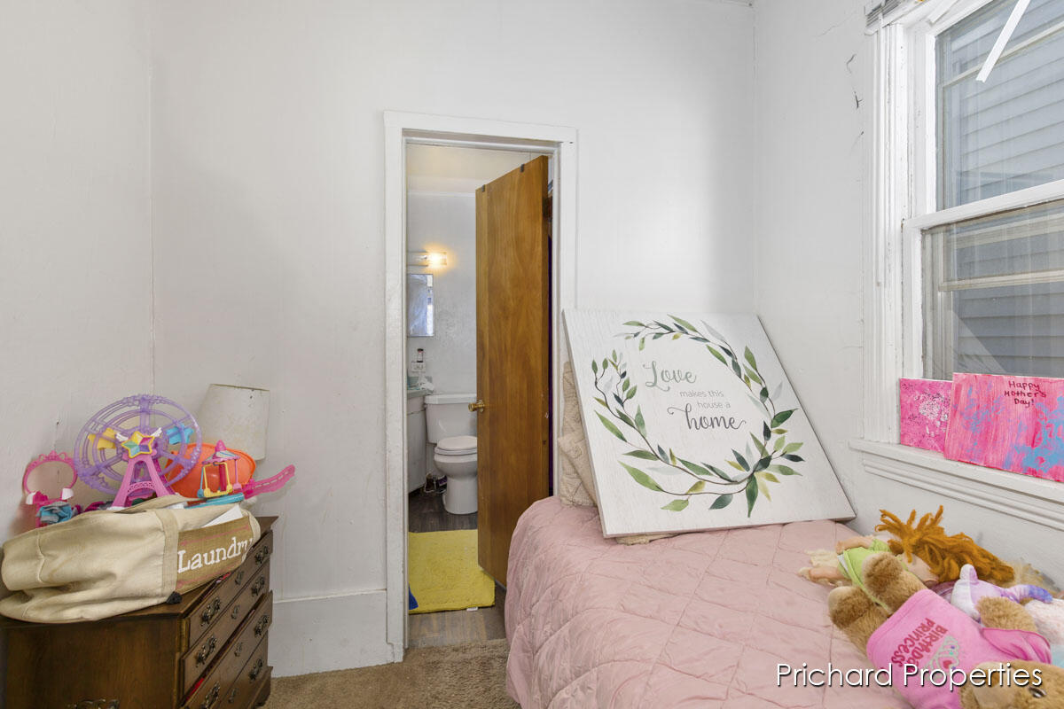 852 Eleventh Street NW