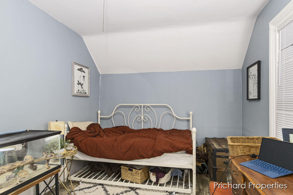 852 Eleventh Street NW