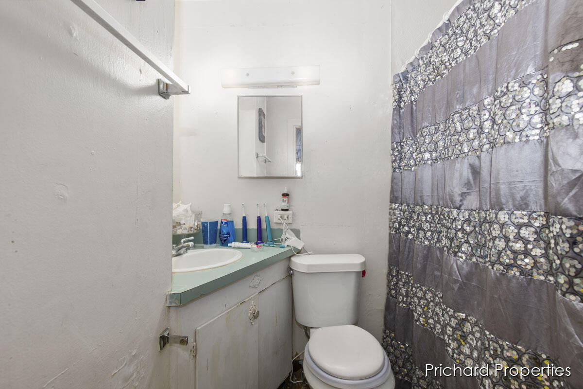 852 Eleventh Street NW