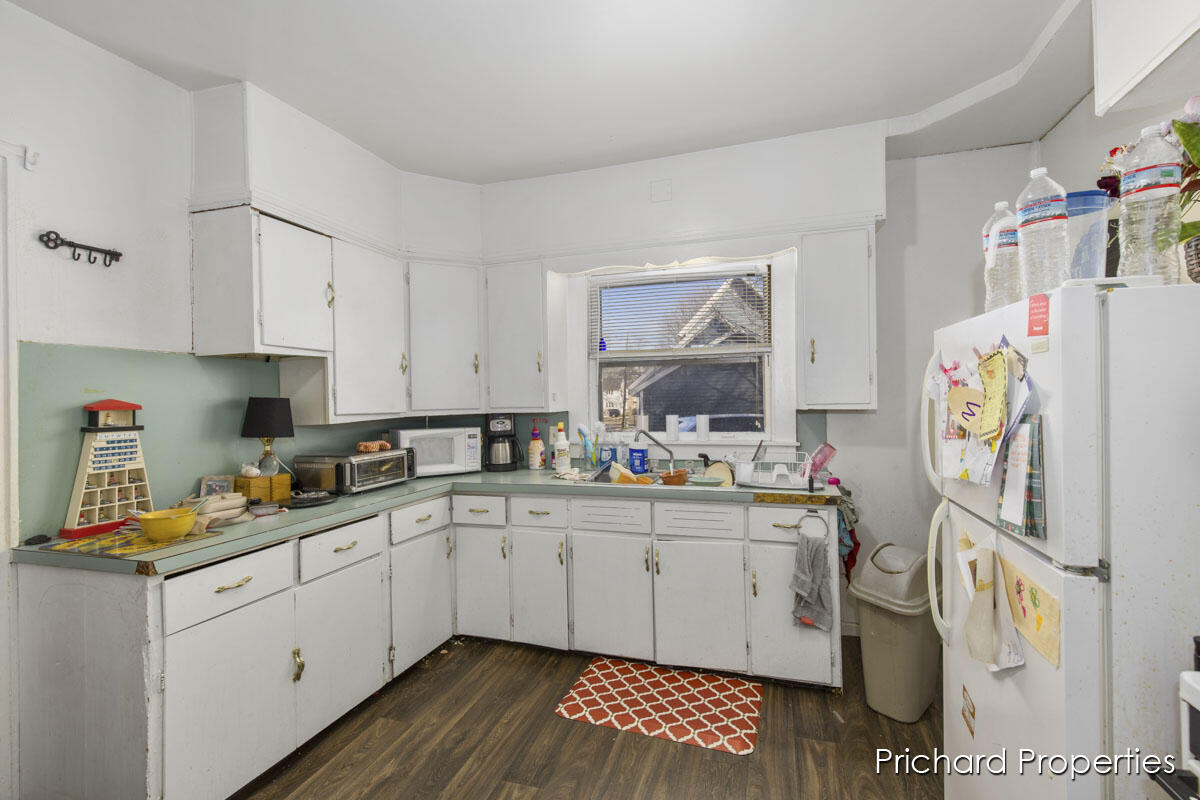 852 Eleventh Street NW