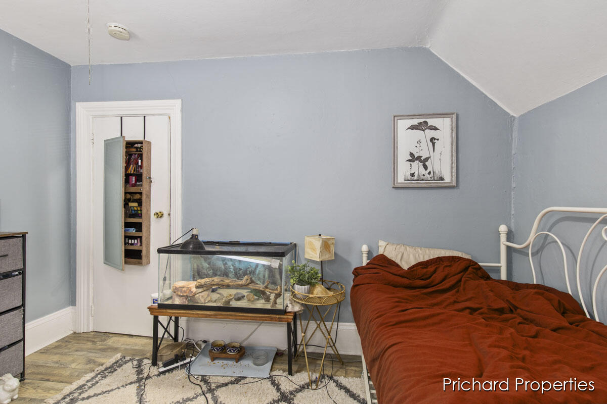 852 Eleventh Street NW