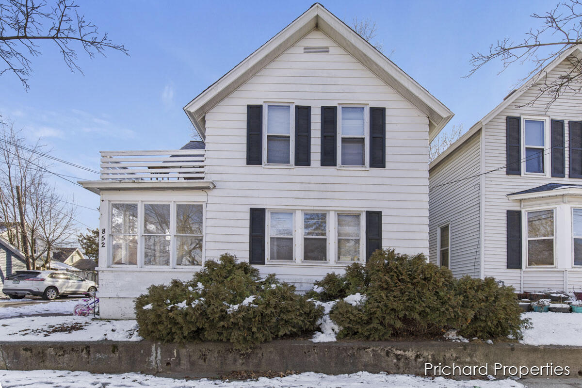 852 Eleventh Street NW