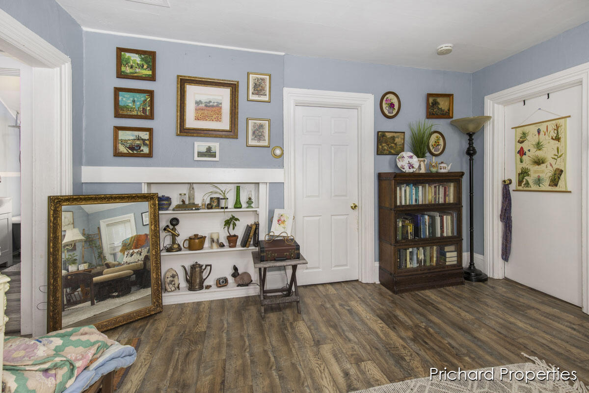 852 Eleventh Street NW