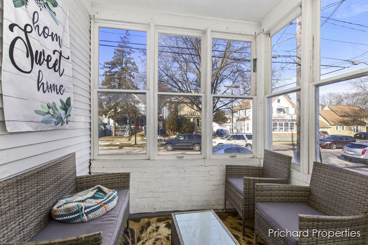 852 Eleventh Street NW