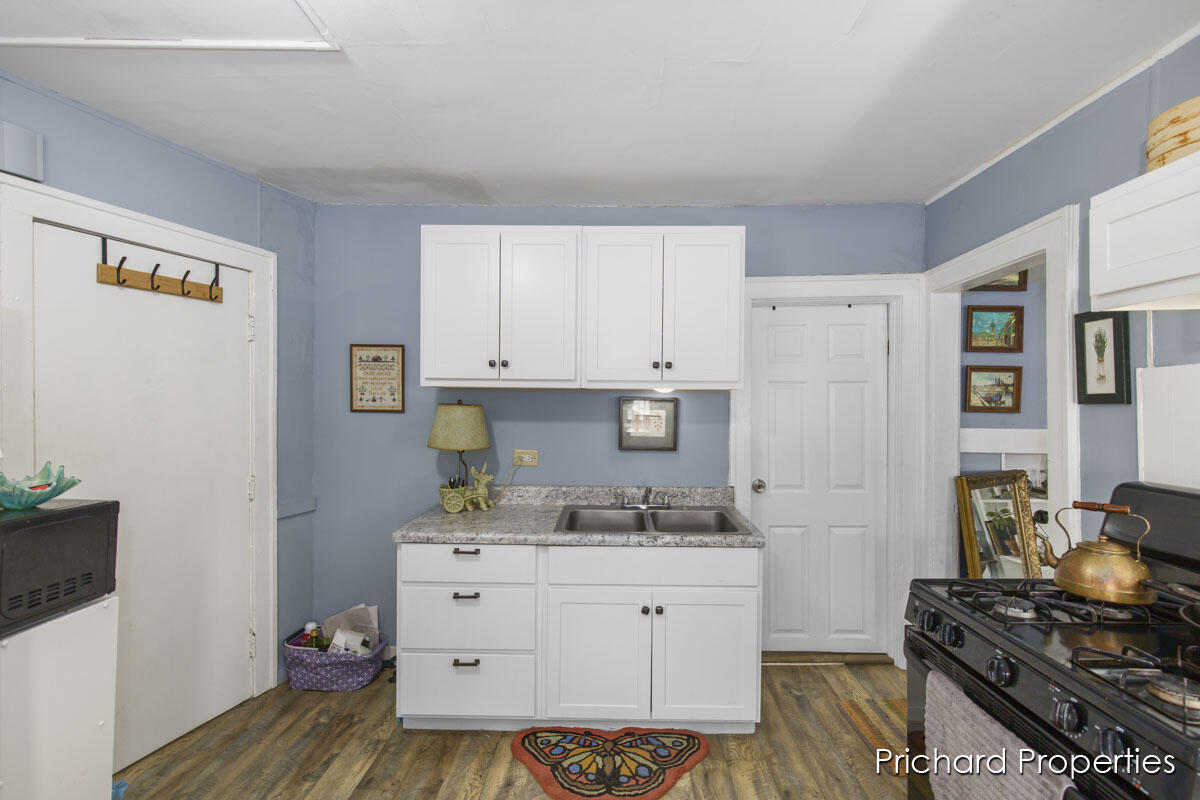 852 Eleventh Street NW