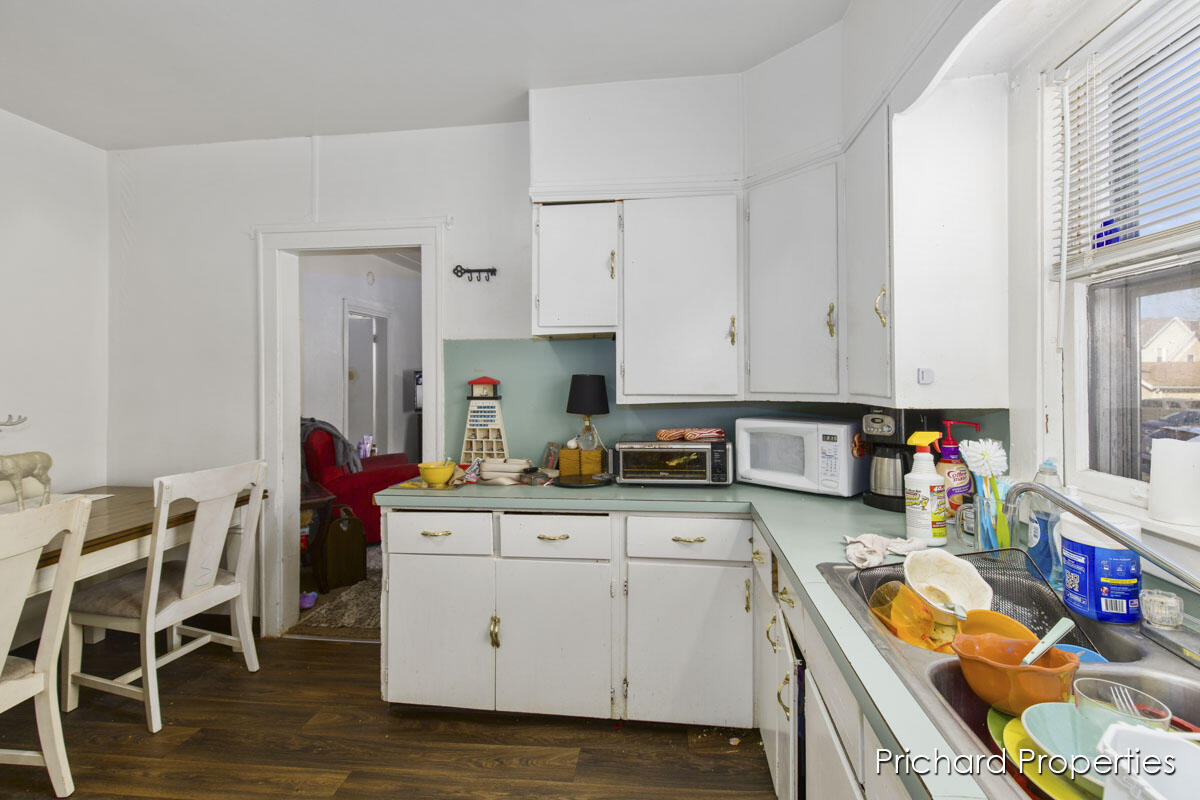 852 Eleventh Street NW