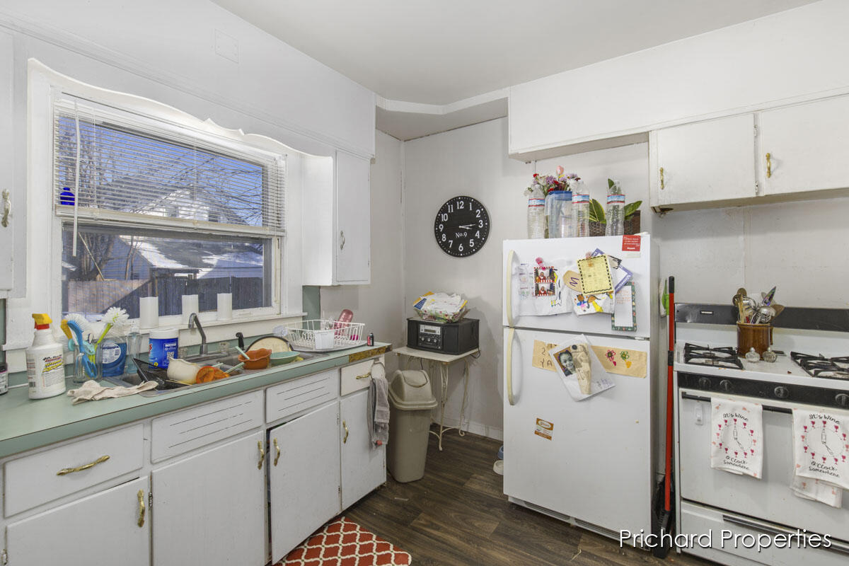 852 Eleventh Street NW