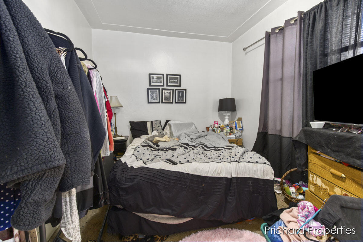 852 Eleventh Street NW