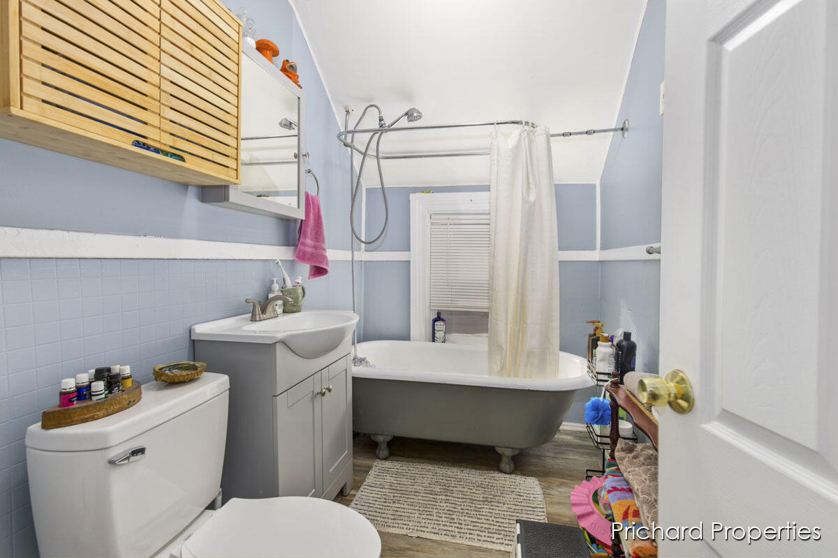 852 Eleventh Street NW