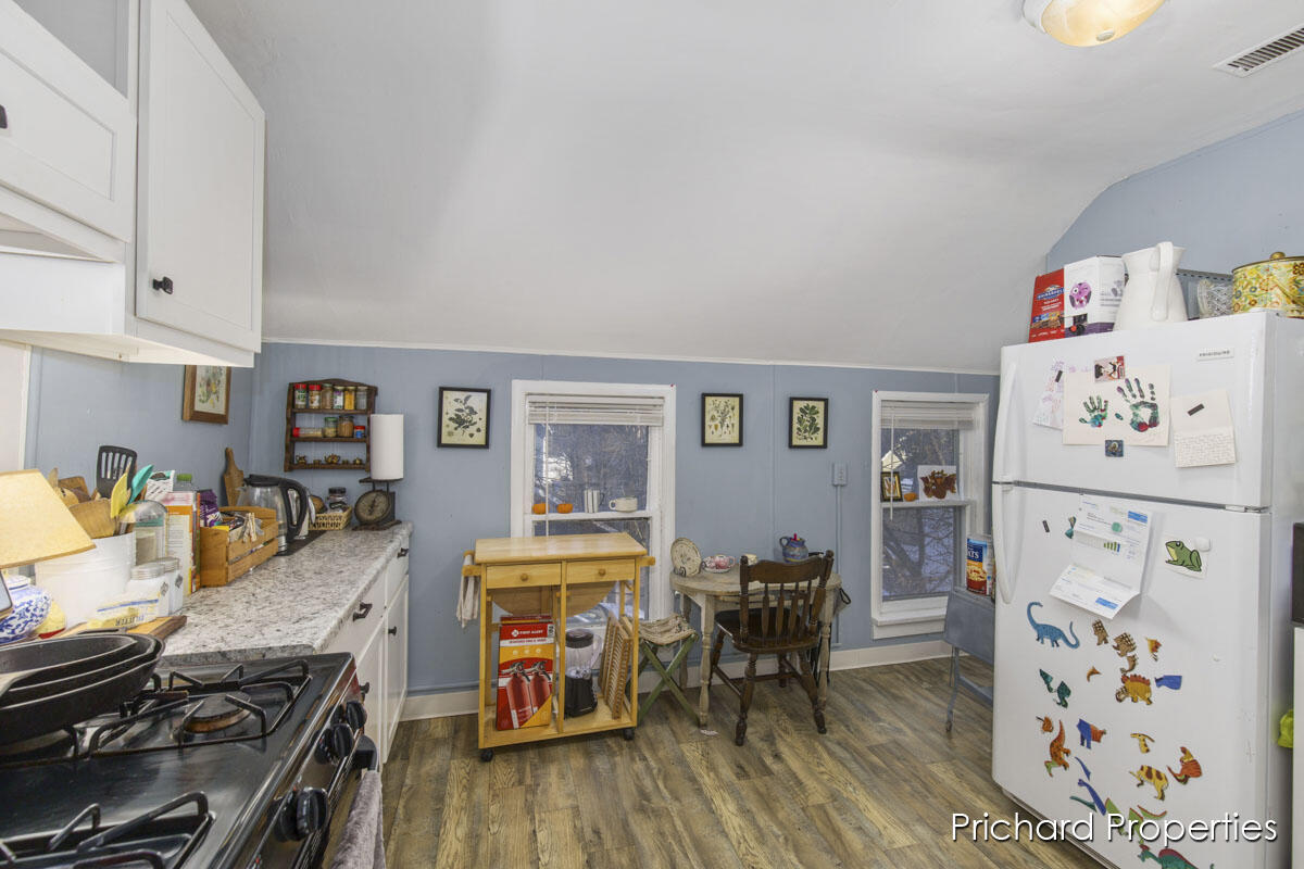 852 Eleventh Street NW